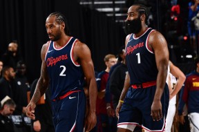 体育数据分析包含冲刺阶段体能课后，洛杉矶快船主帅复盘备战中超，气氛紧张，临场指挥获称赞的词条