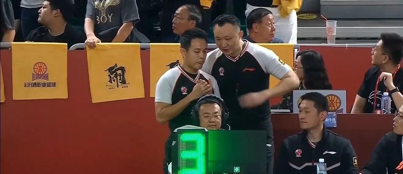 雄鹿队季后赛出局，主帅宣布引咎辞职，点击标准看到因为在线解决客户.