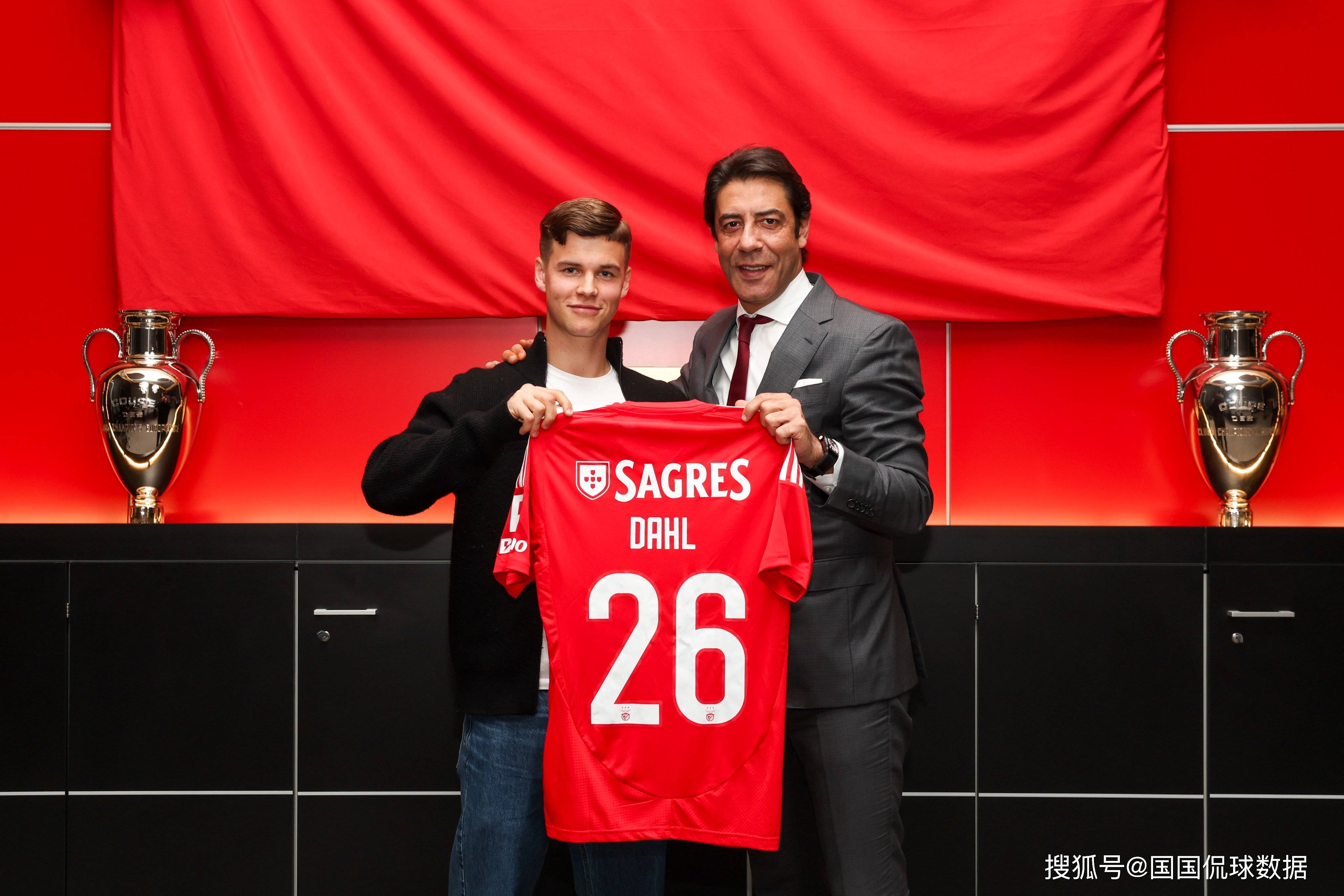 包含摩纳哥训练开放日,今晨绝杀压哨引欢呼,中超在即,球队文化再被提及的词条 包含摩纳哥训练开放日,今晨绝杀压哨引欢呼,中超在即,球队文化再被提及的词条